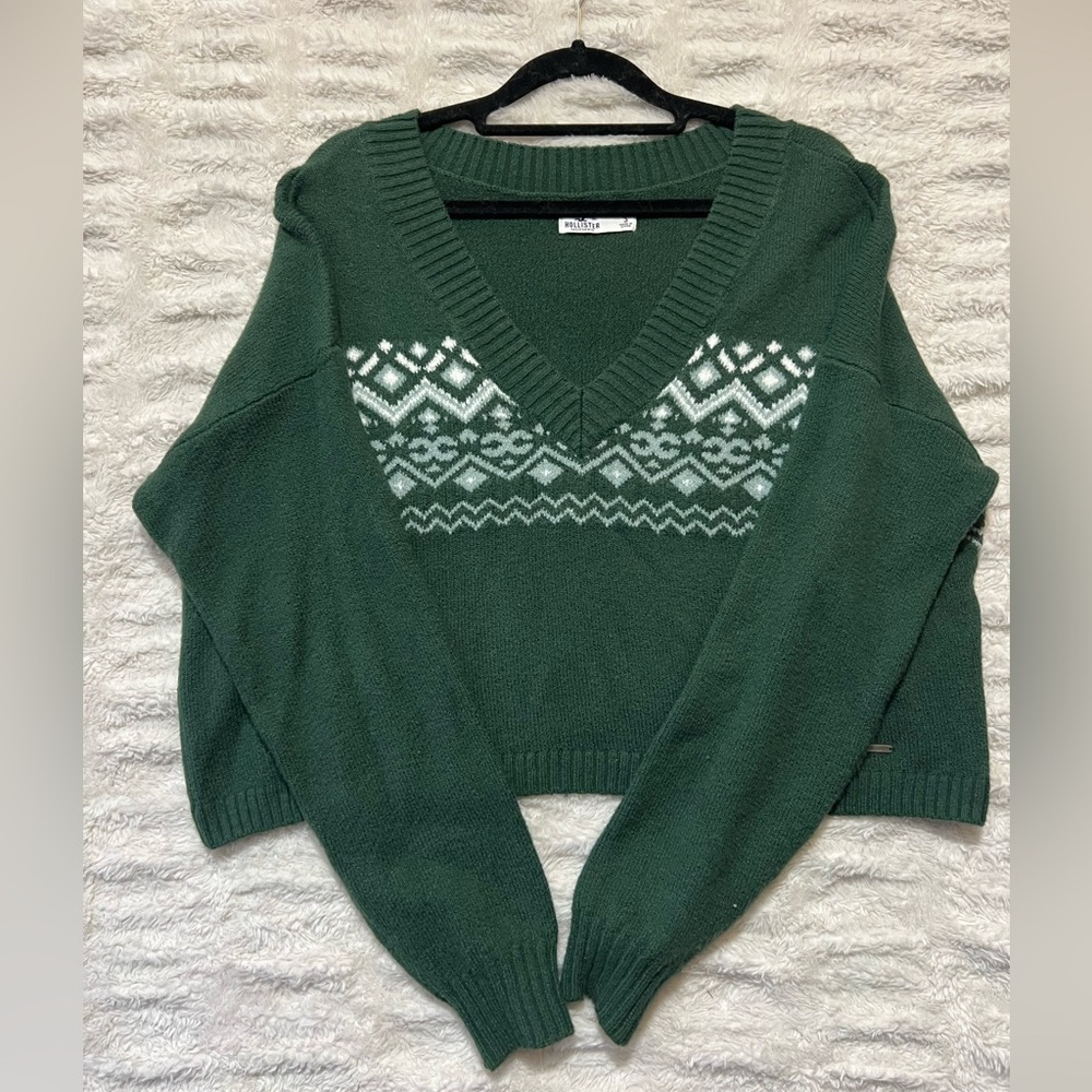 Hollister Green V-Neck Sweater with White Pattern